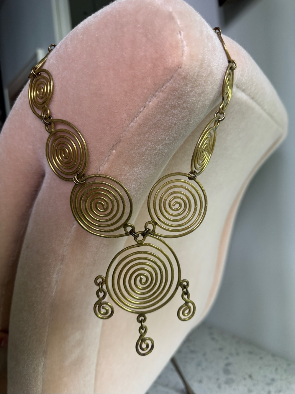 Vintage gold-tone spiral motif necklance in the style of Schiaparelli / Calder